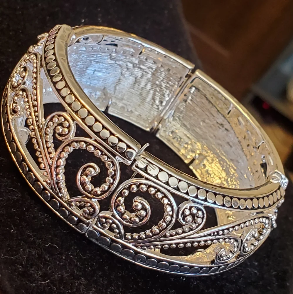 Fashion Leader silvertone scroll stretch bangle bracelet
